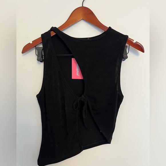 Edikted NWT goldie Assymetric cut out Stylish Black Sleeveless Top size medium - Picture 3 of 7